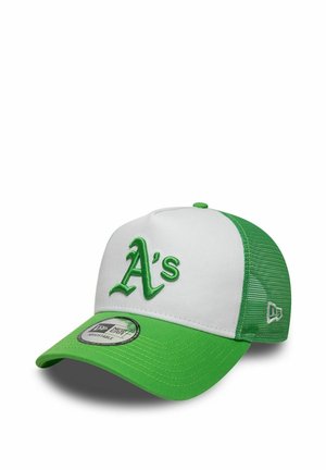 Casquette de baseball blanche et verte ajustable avec dos en mesh vert et logo vert "A's" brodé sur le panneau avant.