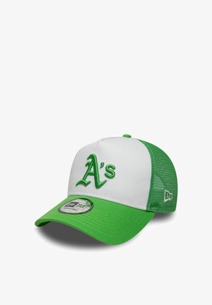 Casquette de baseball blanche et verte ajustable avec dos en mesh vert et logo vert "A's" brodé sur le panneau avant.
