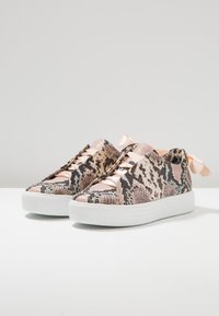 Kennel + Schmenger Tenisky - light pink
