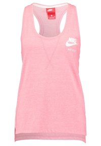 Rosa Nike linne med en något texturerad tyg, rundad halsringning och "Just Do It"-logotyp i vitt på vänster bröstdel.