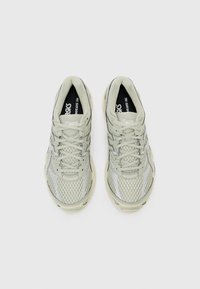 ASICS SportStyle GEL CUMULUS 16 UNISEX - Zapatillas - dried leaf green