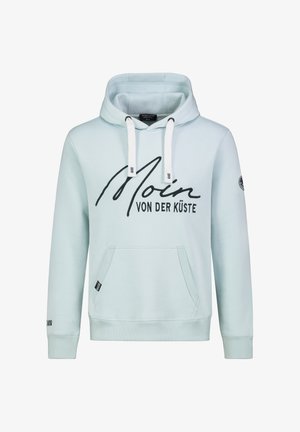 Hellblauer Kapuzenpullover mit Fronttasche, weißen Kordeln und schwarzem Text "Moin von der Küste" auf der Brust gedruckt.