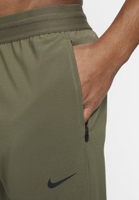 Nike Performance Pantaloni sportivi - medium olive black black
