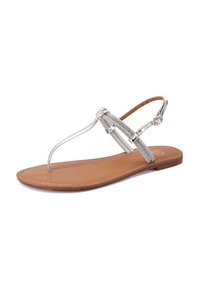 Sandalo piatto in tessuto argentato con una striscia testurizzata e fibbia regolabile alla caviglia, dotato di una suola in pelle marrone e design minimalista.