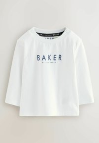 Bela bombažna srajca s tremi četrtinami rokavov, ki ima okroglo ovratnico, pritisne gumbe in potisk "BAKER by TED BAKER" v mornarsko modri barvi.