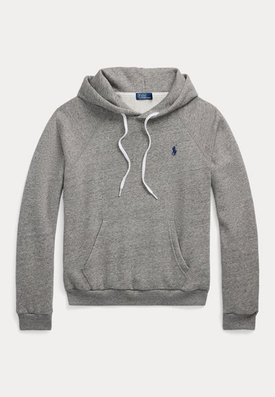 Šedá mikina s kapucňou a dlhými rukávmi, predným vreckom, bielymi šnúrkami, rebrovanými manžetami a malým modrým logom Polo Ralph Lauren na hrudi.