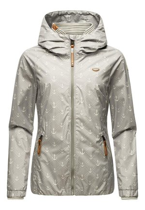 Hellgraue Kapuzenjacke mit weißen Anker-Mustern, Frontreißverschluss und seitlichen Reißverschlusstaschen mit braunen Zuglaschen.