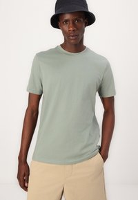 GAP EVERYDAY SOFT CREW SOLID - Pamata T-krekls - gasoline green
