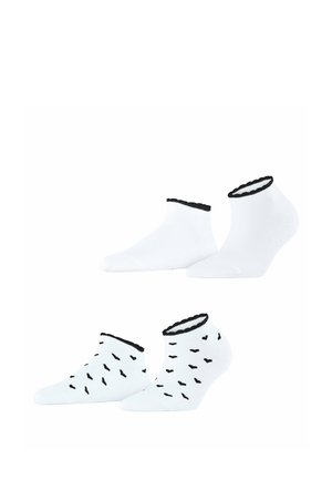 Twee paar witte enkelsokken met zwarte golvende randen; één effen paar en één paar met kleine zwarte hart- en streepjespatronen.