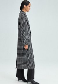 Touché Privé PLAID DOUBLE-BREASTED - Klasisks mētelis - black
