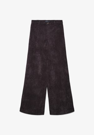 Pantaloni corduroy a gamba larga marrone scuro con passanti per cintura, chiusura con bottone e parte anteriore piatta, disposti su uno sfondo bianco.