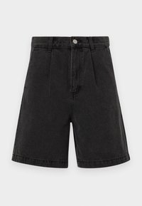 Zwarte denim shorts met een hoge taille, geplooide voorkant en omgeslagen zoom. Voorzien van een metalen knoop en rits sluiting. Egaal textuur.