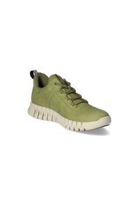 Sneaker verde in suede con accenti in rete testurizzata, dotato di una suola in gomma bianca imbottita e design con lacci. Linguetta a strisce nere e bianche.