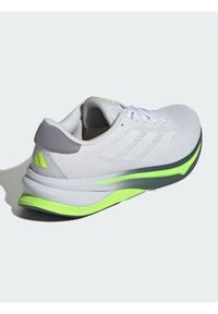adidas Performance SUPERNOVA SOLUTION - Chaussures de running sur route - cloud white metalic lucid lemon