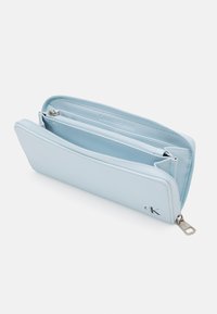 Calvin Klein Jeans BLOCK ZIP AROUND - Monedero - keepsake blue