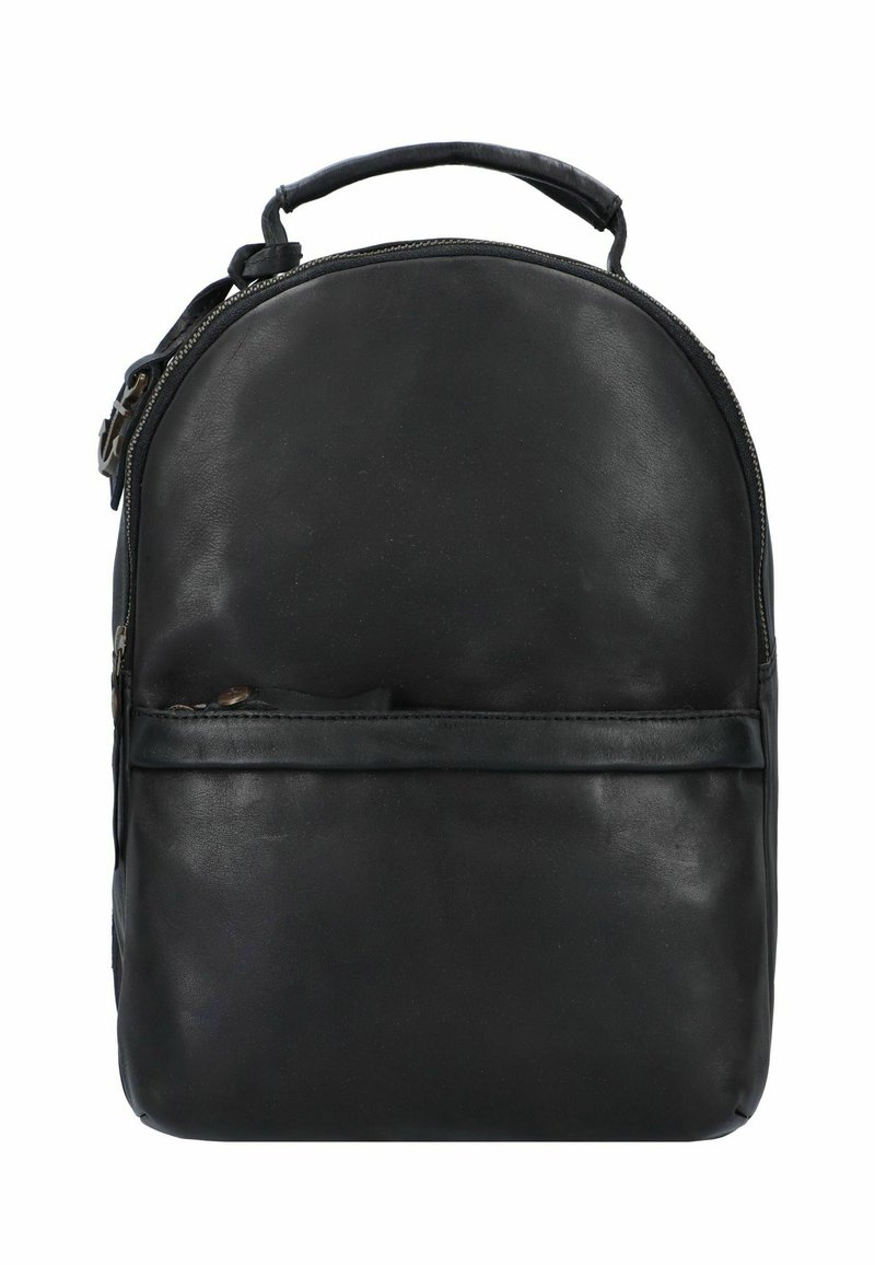 Zwarte leren rugzak met een ronde vorm, bovenhandgreep, voorzak met rits en een gladde textuur, met minimale hardware en accenten.