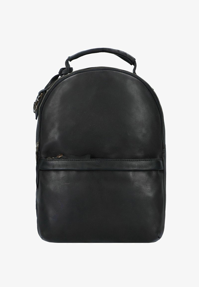 Mochila de cuero negra con forma redondeada, asa superior, bolsillo frontal con cremallera y textura suave, que presenta un hardware y acentos mínimos.