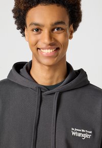 Wrangler - Bluza z kapturem