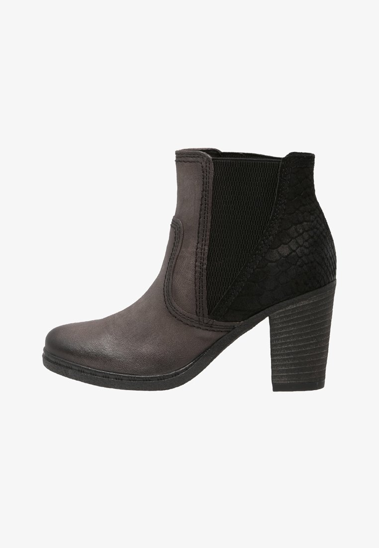 Stivaletto alla caviglia nero e grigio realizzato in pelle liscia e materiale texturizzato, con una parte frontale curva, pannelli laterali elastici e un tacco impilato.