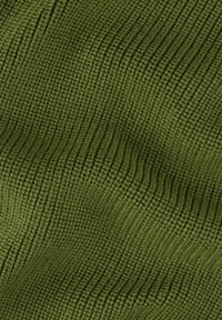 Tessuto a maglia verde testurizzato caratterizzato da costole parallele, che mostra un design morbido a righe con una profonda tonalità di oliva.