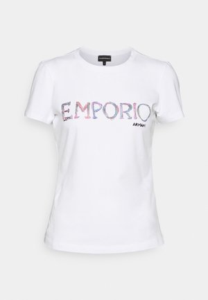 Valkoinen puuvillainen t-paita, jossa on monivärinen kirjailtu "EMPORIO ARMANI" -teksti, lyhyet hihat ja klassinen pyöreä kaula-aukko.