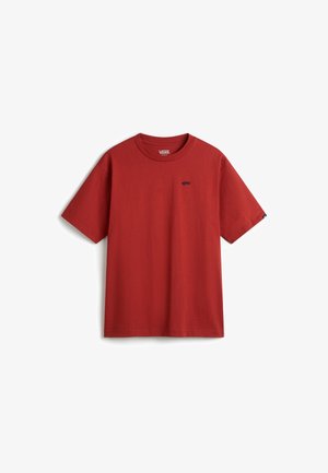Camiseta de algodón roja con cuello redondo, mangas cortas y pequeño logo negro de Vans en el pecho. Diseño simple, corte relajado y textura suave.