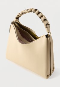 Šviesiai ruda odinė rankinė su tekstūruota išore, pintu rankena ir užtrauktukais kontrastingų spalvų skyriuose. Lygios, struktūruotos formos.