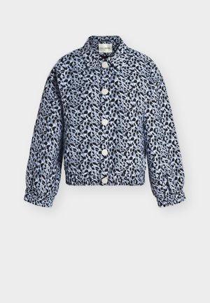 Langärmelig jasje met knopen en elastische manchetten, met lichtblauwe en zwarte abstracte dierenprint op een lichte achtergrond.