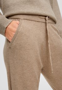 s.Oliver Trainingsbroek - sandfarben