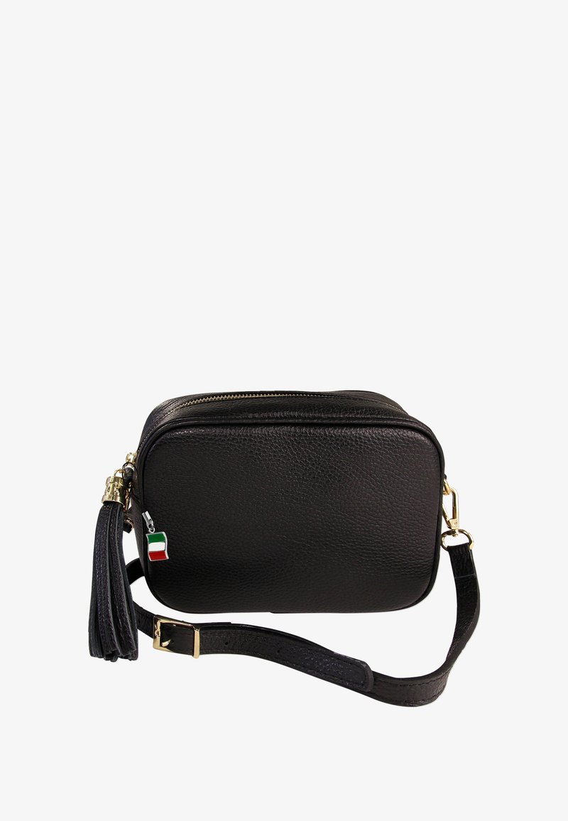 Schwarze Leder-Umhängetasche mit strukturiertem Finish, goldfarbener Reißverschluss und einer dekorativen Quaste. Enthält einen kleinen Charme in Form der italienischen Flagge an der Seite.