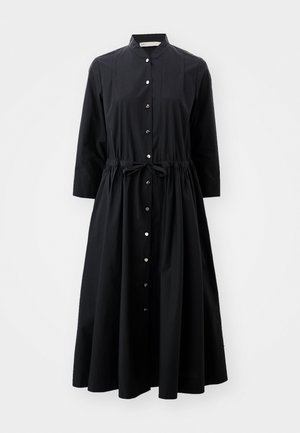 Robe noire à manches longues en coton, avec une fermeture boutonnée à l'avant, une taille cintrée avec un lien et une jupe évasée.