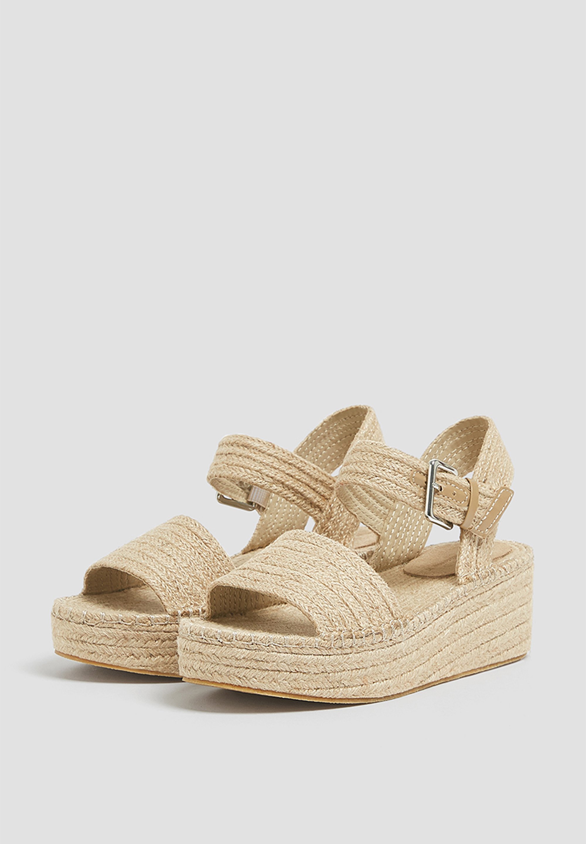 Sandaletter med kilklack sand Sandaletter med kilklack sand