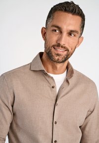 Lindbergh TOUCH - Camicia - lt camel mel