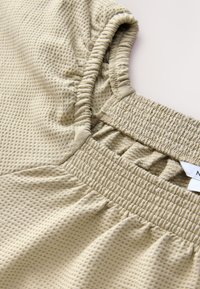 Non sélectionné, sage green