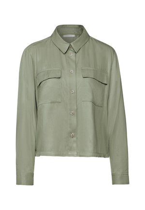 Camicia verde chiaro, corta, con bottoni e colletto, due tasche sul petto e maniche lunghe. Realizzata in un tessuto morbido e leggero.