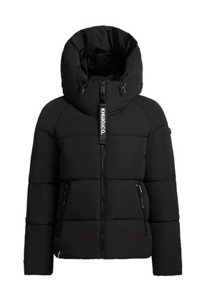 Chaqueta de invierno negra acolchada con cuello alto, cierre frontal con cremallera, dos bolsillos con cremallera y un tirador de marca en la cremallera.