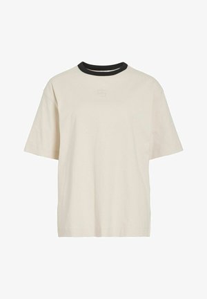 Beige T-shirt med korte ærmer, sort rund halsudskæring og diskret broderet logo på brystet, ensfarvet design, afslappet pasform.