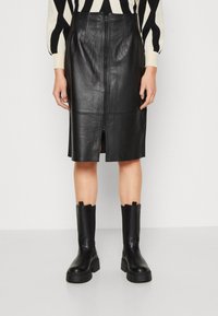 YAS Pouzdrová sukně - black