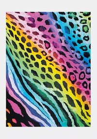 Wielokolorowa tkanina z gradientowym wzorem w cętki i paski zebry. Kolory to różowy, zielony, niebieski i czarny, tworząc żywy design.