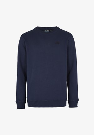 Marineblå sweatshirt lavet af blødt stof, har en rund halsudskæring, lange ærmer og et lille sort logo på brystet.