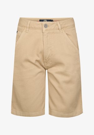 Vaaleansininen puuvillainen t-paita, jossa taco-kuvio, yhdistetty khakinvärisiin shortseihin. Valkoiset tennarit ja raidalliset nilkkasukat täydentävät asun.