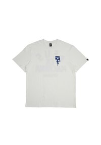 Camiseta de algodón blanca con un gráfico azul de un rayo con un detalle circular, mangas cortas y diseño de cuello redondo.