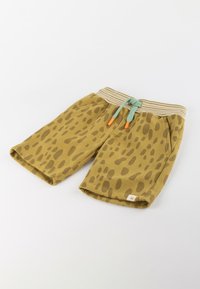 Olivegrüne Baumwollshorts mit braunen abstrakten Flecken, ausgestattet mit einem gestreiften, elastischen Bund und Kordelzügen sowie einem seitlichen Etikett.