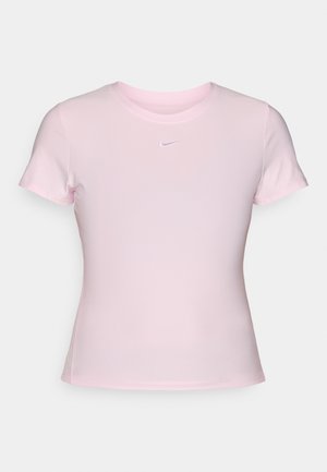 Roze sportief T-shirt met korte mouwen, gemaakt van gladde stof. Voorzien van een klein wit Nike-logo aan de voorkant. Getailleerd model met een ronde hals.