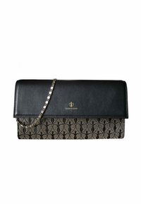 Bolso de mano de cuero negro con una sección inferior de tela decorativa con patrones. Cuenta con una correa de cadena plateada y un logo dorado en el frente.