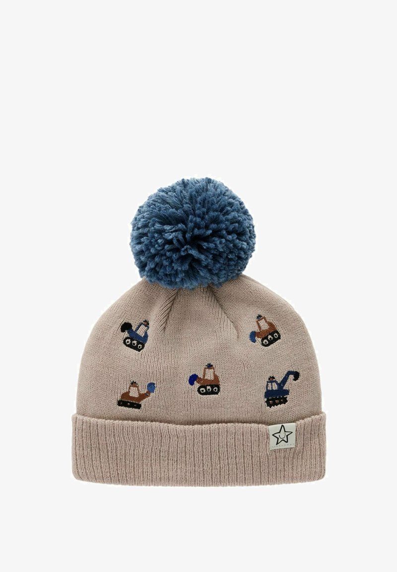 Cappello lavorato a maglia beige con pompon blu, con veicoli da costruzione ricamati in vari colori. Cuffia a coste nella parte inferiore.