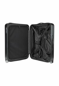 Valigia rigida nera con texture a coste verticali. L'interno presenta una fodera in tessuto nero, cinghie di compressione e un compartimento con cerniera.