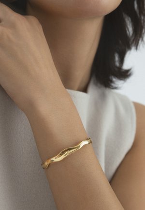 Mockberg, WAVY BOLDED BRACELET - Armband - gold-coloured