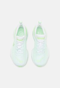 Nike Performance ZOOMX INVINCIBLE FK 3 - Scarpe da corsa su strada - white/vapor green/barely green/green glow