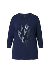 Marineblauwe lange mouwen shirt met een glanzend zilveren grafisch ontwerp met bladvormen en het woord "LOVELY" in het zwart benadrukt. Zachte katoenen stof.